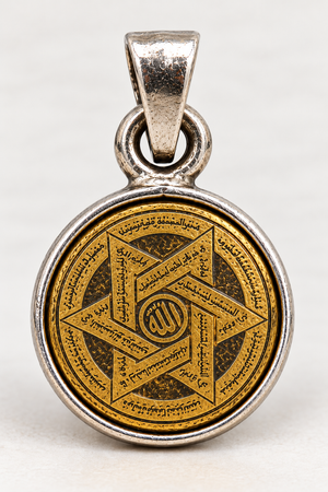 Nade Ali Locket – Spiritual Pendant for Everyday Wear
